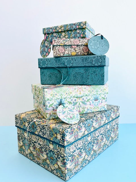 Intricate flower and bird motifs gift box